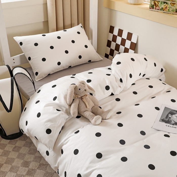 91家纺网 家纺一手货源 找家纺 梦家居 2024新款全棉简约风学生宿舍三件套 波点米白