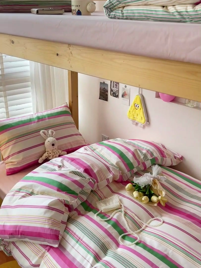 91家纺网 家纺一手货源 找家纺 梦家居 2024新款全棉简约风学生宿舍三件套 彩虹条纹