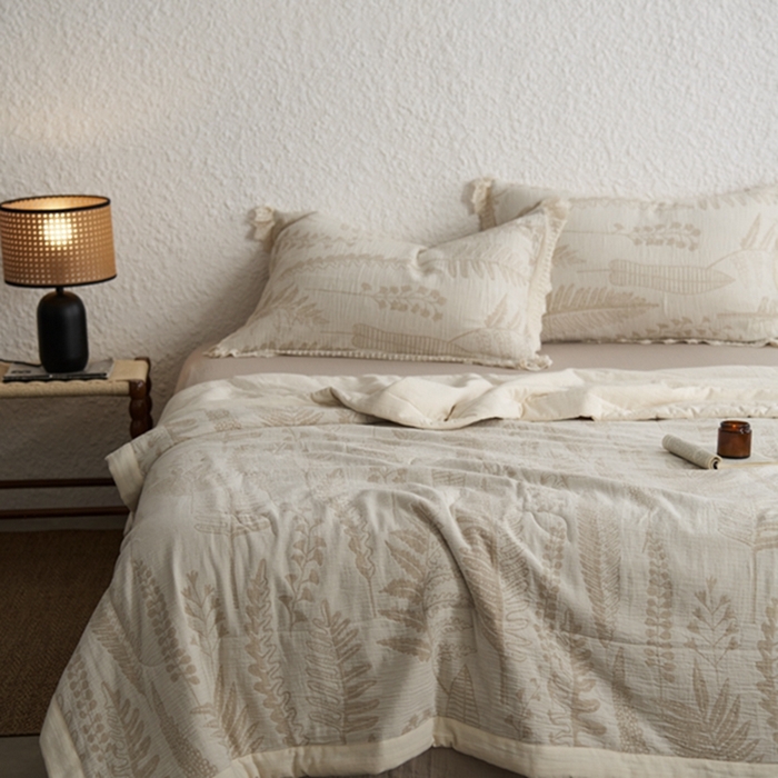 91家纺网 家纺一手货源 找家纺 2024新款亚麻大提花全新系列多功能夏被 铃兰颂米白色-包边款