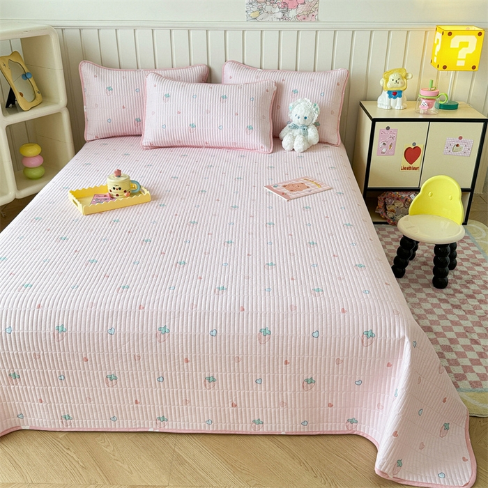 91家纺网 家纺一手货源 找家纺 沐辰 2024新款13372正反全棉印花床盖 点点草莓