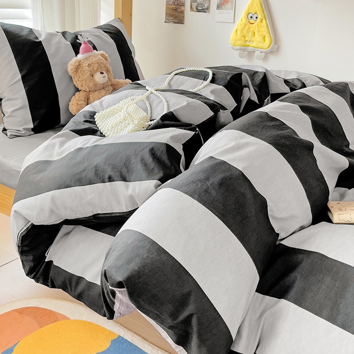 91家纺网 家纺一手货源 找家纺 梦家居 2024新款全棉简约风学生宿舍三件套 宽条深灰