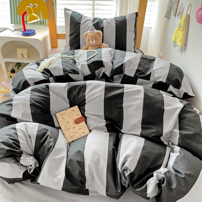 91家纺网 家纺一手货源 找家纺 梦家居 2024新款全棉简约风学生宿舍三件套 宽条深灰