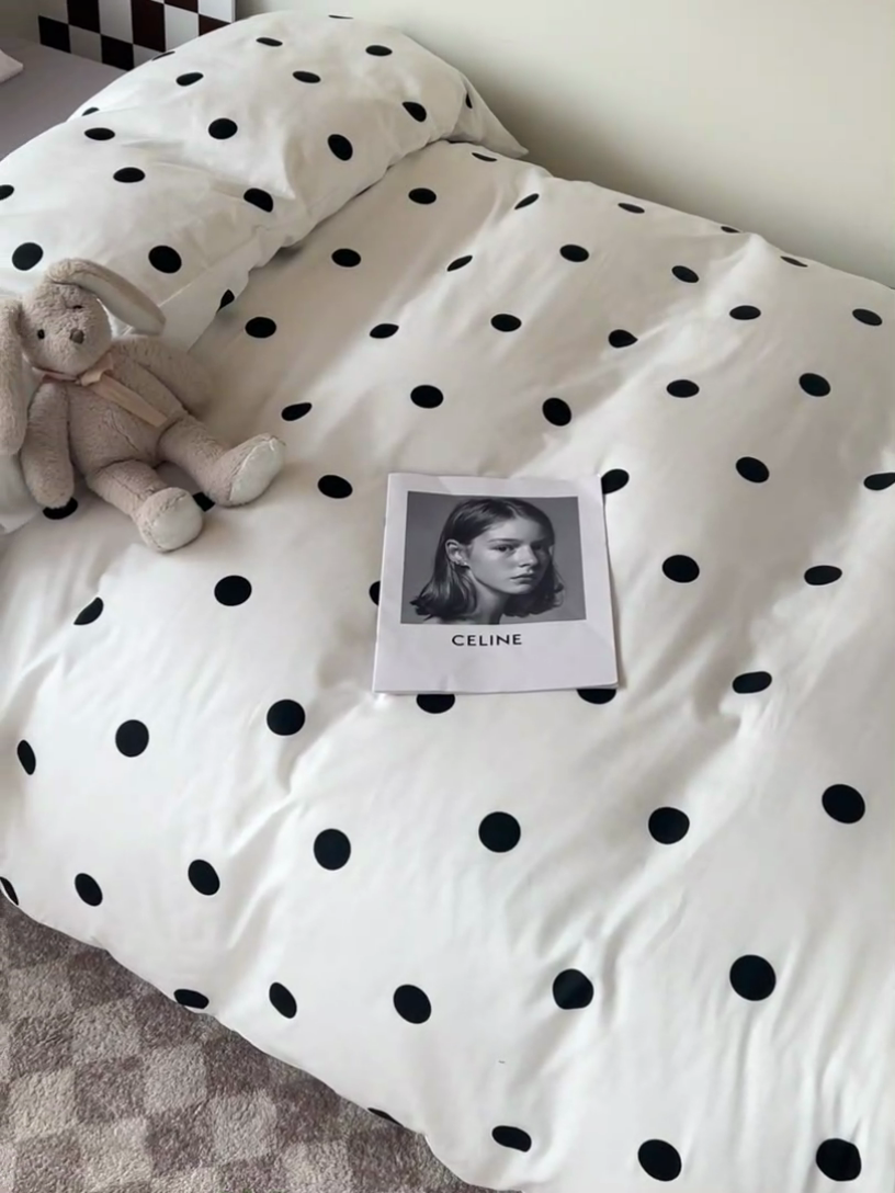 91家纺网 家纺一手货源 找家纺 梦家居 2024新款全棉简约风学生宿舍三件套 波点米白