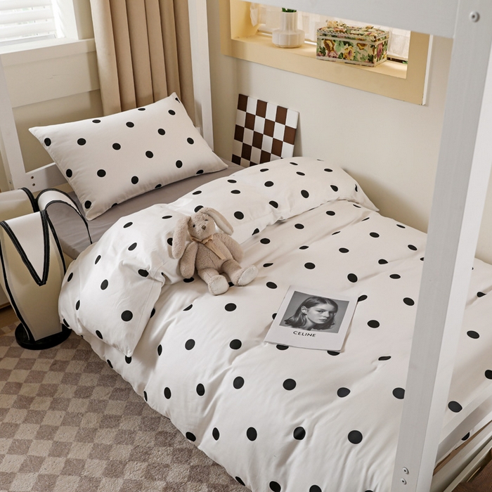 91家纺网 家纺一手货源 找家纺 梦家居 2024新款全棉简约风学生宿舍三件套 波点米白