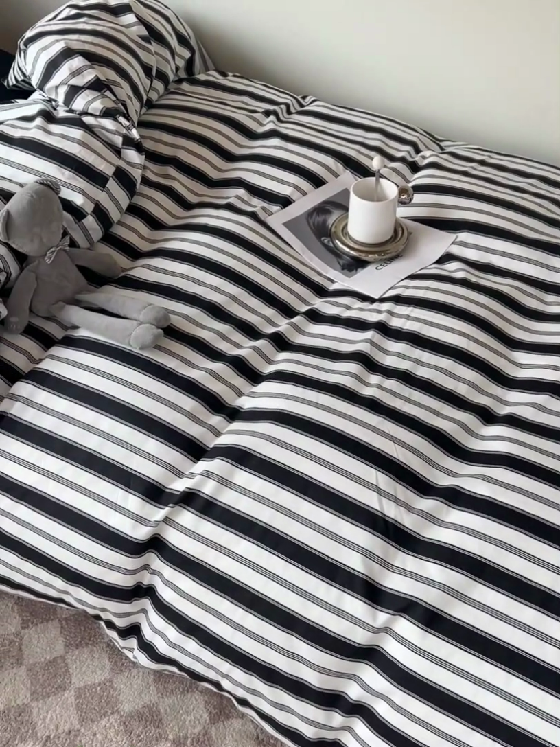 91家纺网 家纺一手货源 找家纺 梦家居 2024新款全棉简约风学生宿舍三件套 黑白条纹-黑