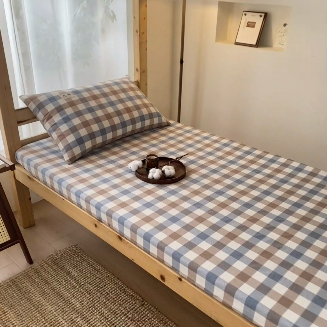 91家纺网 家纺一手货源 找家纺 21度C 2024新款色织全棉学生床笠 蓝咖格