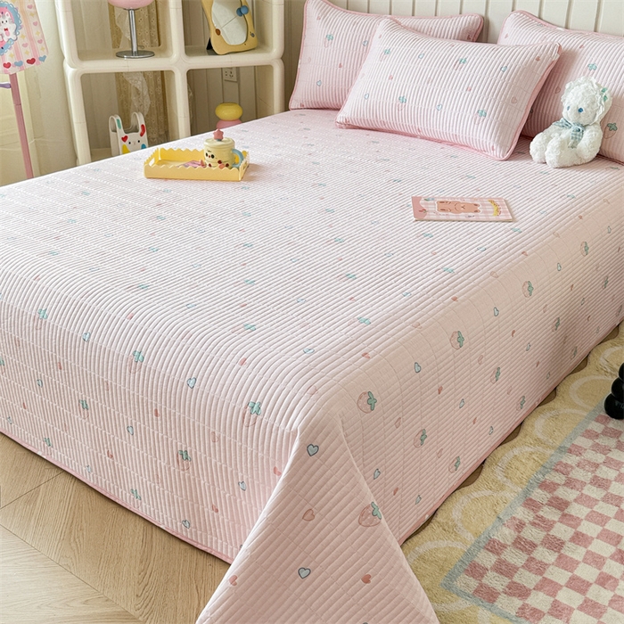 91家纺网 家纺一手货源 找家纺 沐辰 2024新款13372正反全棉印花床盖 点点草莓