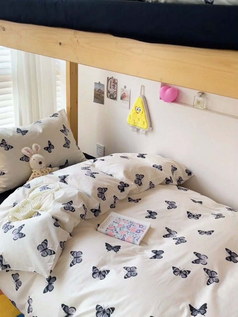 91家纺网 家纺一手货源 找家纺 梦家居 2024新款全棉简约风学生宿舍三件套 蝶影