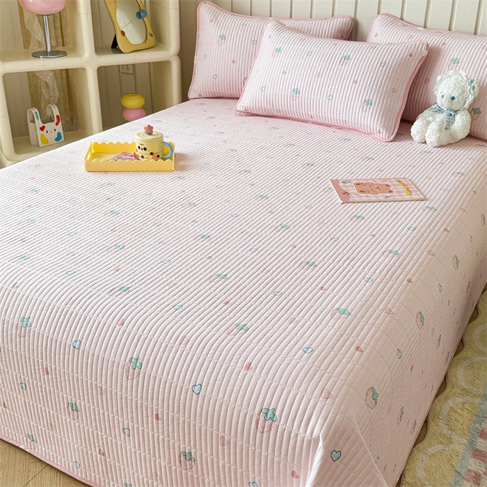 91家纺网 家纺一手货源 找家纺 沐辰 2024新款13372正反全棉印花床盖 点点草莓