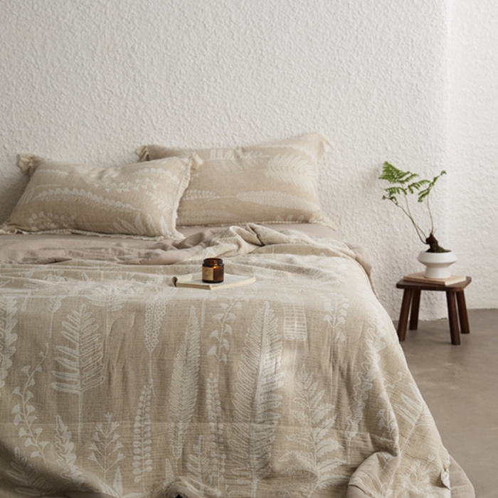 91家纺网 家纺一手货源 找家纺 2024新款亚麻大提花全新系列多功能夏被 铃兰颂麻本色-包边款