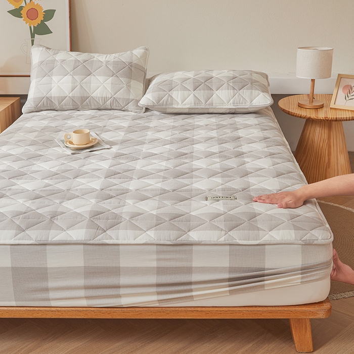 91家纺网 家纺一手货源 找家纺 3C 2024新款全棉水洗棉色织大豆夹棉抗菌床笠 椰子灰大格