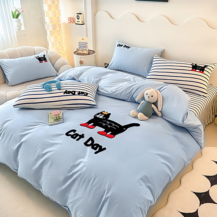 91家纺网 家纺一手货源 找家纺 大境 2024新款毛巾绣全棉纯棉学生三件套四件套 幸运猫-浅蓝