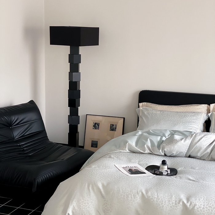 91家纺网 家纺一手货源 找家纺 MIU缪家居 2024新款100支全棉高精密金银线色织提花四件套-慵懒之豹 慵懒之豹-冰蓝色