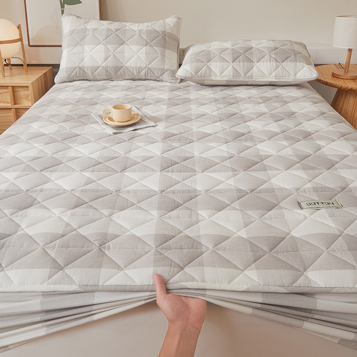 91家纺网 家纺一手货源 找家纺 3C 2024新款全棉水洗棉色织大豆夹棉抗菌床笠 椰子灰大格