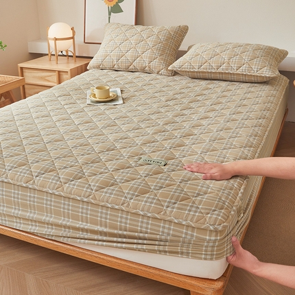 91家纺网 家纺一手货源 找家纺 3C 2024新款全棉水洗棉色织大豆夹棉抗菌床笠 花漾浅卡