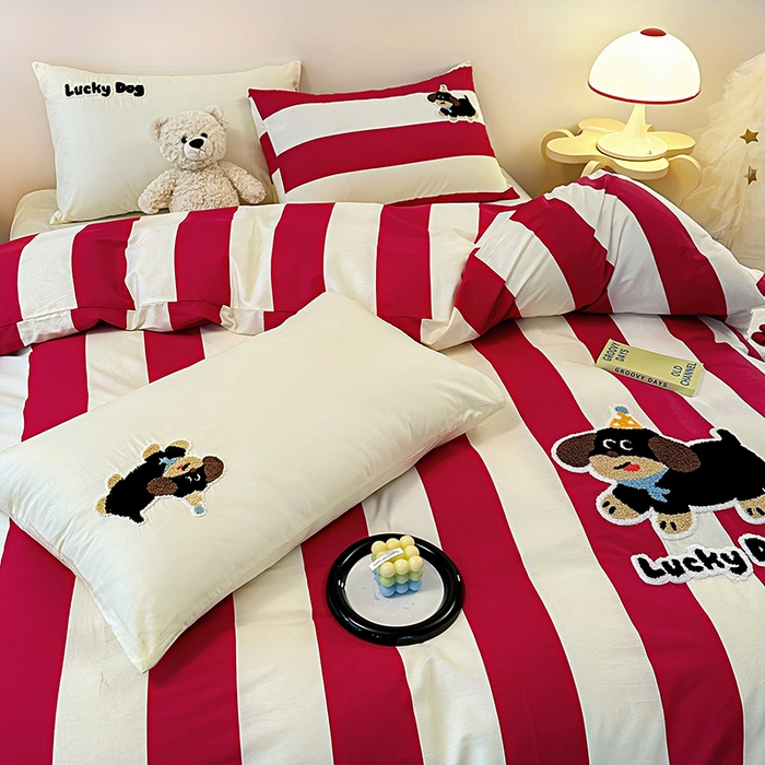 91家纺网 家纺一手货源 找家纺 大境 2024新款毛巾绣全棉纯棉学生三件套四件套 幸运狗-红条