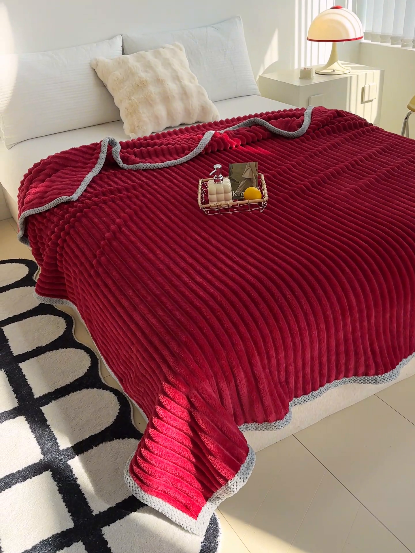 91家纺网 家纺一手货源 找家纺 灰鲸 2025新款A类加厚罗马纹豆豆剪花兔绒毛毯 兔绒-罗马纹中国红