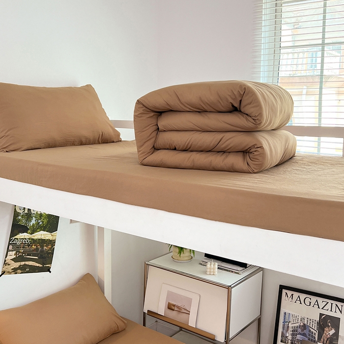 91家纺网 家纺一手货源 找家纺 贝拉梦家纺 2024新款褶皱炒鸡糯纯色水洗棉学生床三件套 焦糖