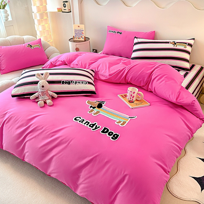 91家纺网 家纺一手货源 找家纺 大境 2024新款毛巾绣全棉纯棉学生三件套四件套 炫彩DOG-红