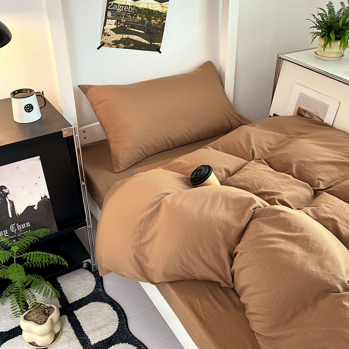 91家纺网 家纺一手货源 找家纺 贝拉梦家纺 2024新款褶皱炒鸡糯纯色水洗棉学生床三件套 焦糖