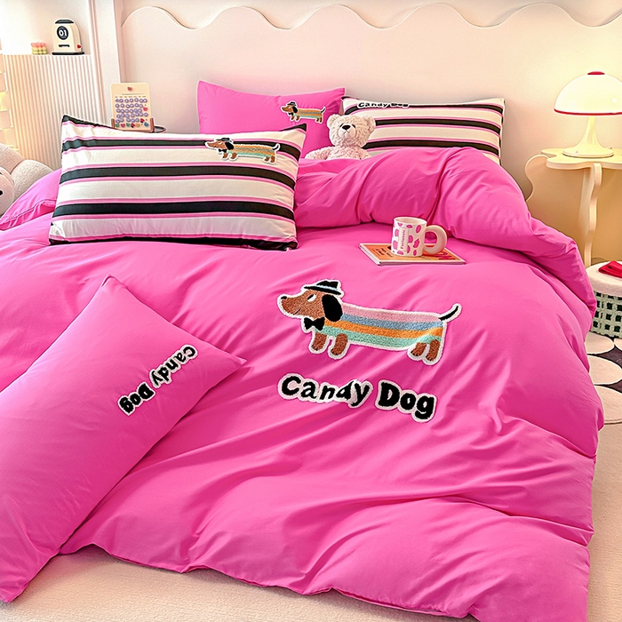 91家纺网 家纺一手货源 找家纺 大境 2024新款毛巾绣全棉纯棉学生三件套四件套 炫彩DOG-红