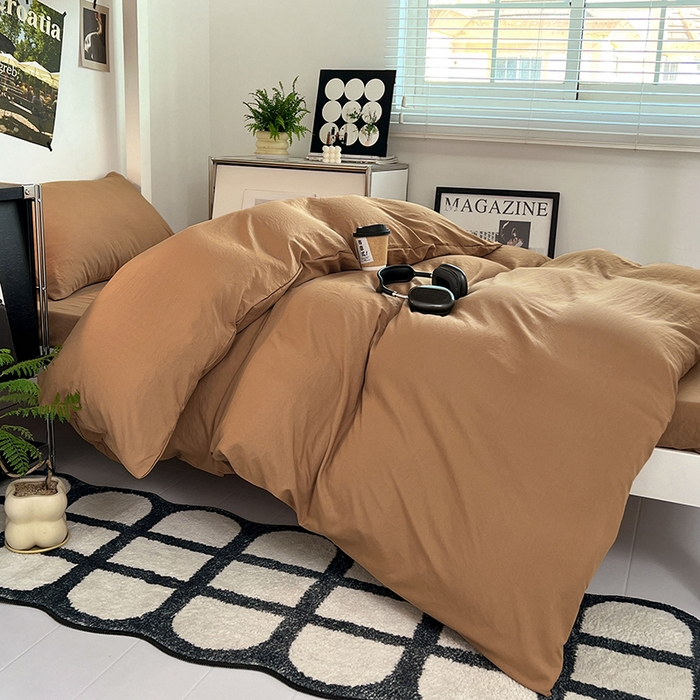 91家纺网 家纺一手货源 找家纺 贝拉梦家纺 2024新款褶皱炒鸡糯纯色水洗棉学生床三件套 焦糖