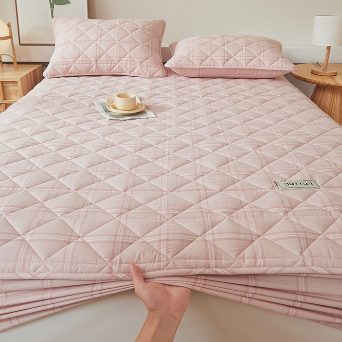 91家纺网 家纺一手货源 找家纺 3C 2024新款全棉水洗棉色织大豆夹棉抗菌床笠 半夏浅粉