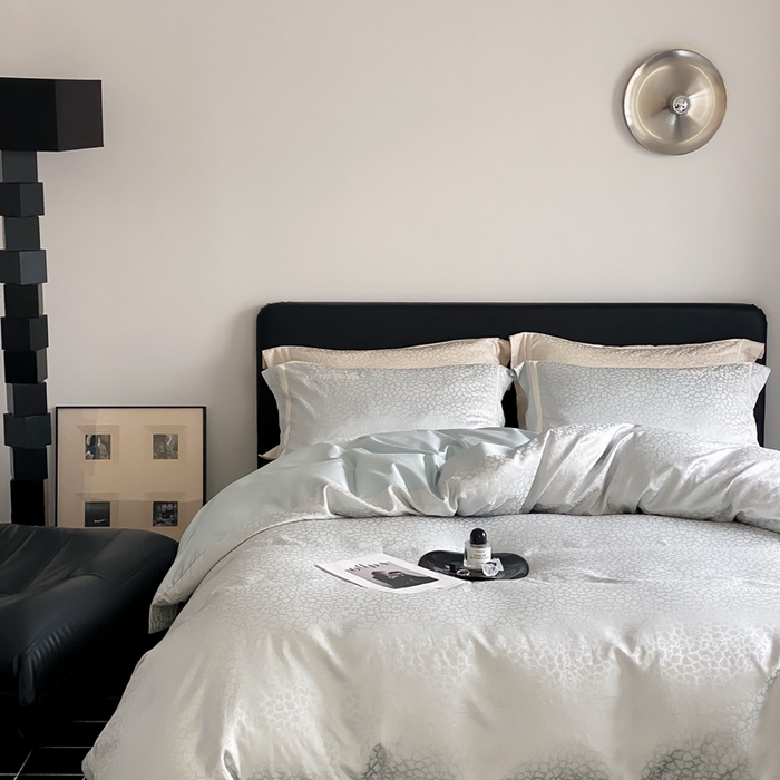 91家纺网 家纺一手货源 找家纺 MIU缪家居 2024新款100支全棉高精密金银线色织提花四件套-慵懒之豹 慵懒之豹-冰蓝色