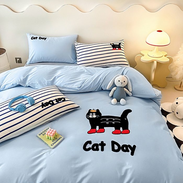 91家纺网 家纺一手货源 找家纺 大境 2024新款毛巾绣全棉纯棉学生三件套四件套 幸运猫-浅蓝