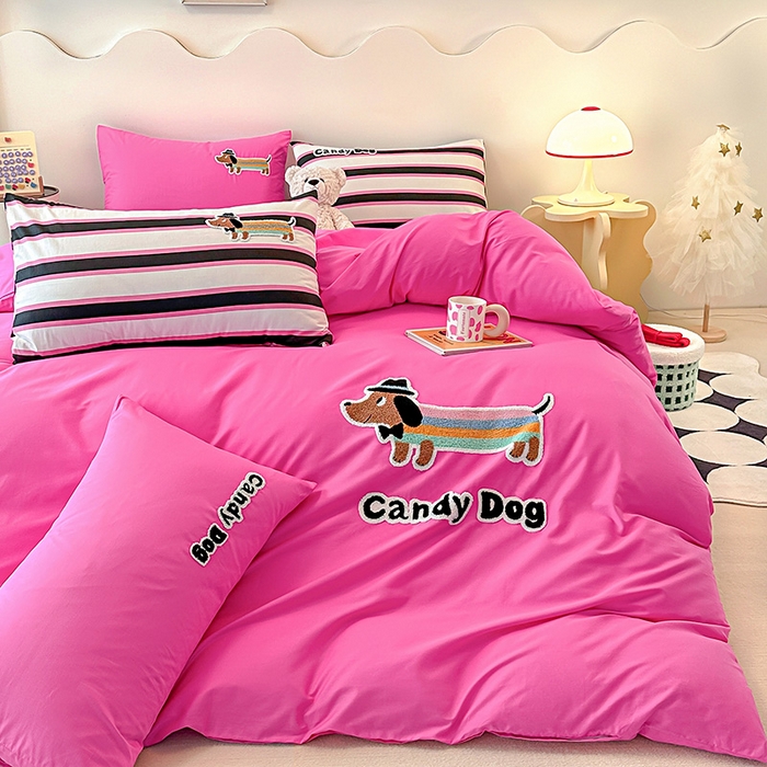 91家纺网 家纺一手货源 找家纺 大境 2024新款毛巾绣全棉纯棉学生三件套四件套 炫彩DOG-红