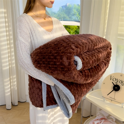 91家纺网 家纺一手货源 找家纺 灰鲸 2025新款A类加厚罗马纹豆豆剪花兔绒毛毯 兔绒-豆豆美拉德棕