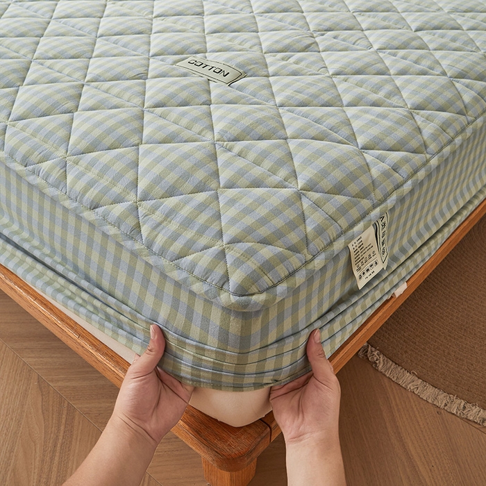 91家纺网 家纺一手货源 找家纺 3C 2024新款全棉水洗棉色织大豆夹棉抗菌床笠 灰绿小格