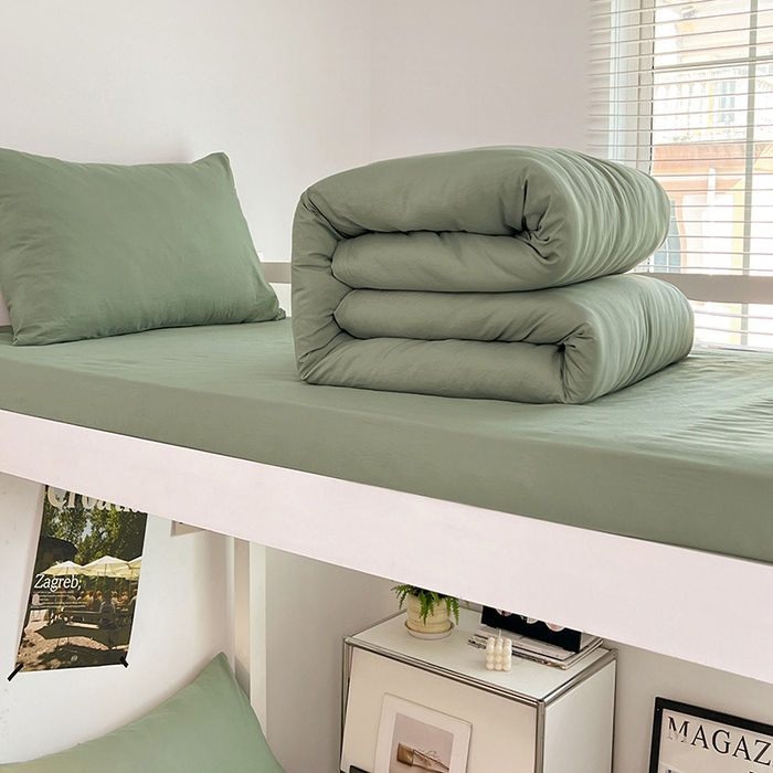 91家纺网 家纺一手货源 找家纺 贝拉梦家纺 2024新款褶皱炒鸡糯纯色水洗棉学生床三件套 庭芜绿