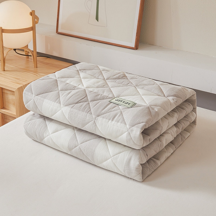 91家纺网 家纺一手货源 找家纺 3C 2024新款全棉水洗棉色织大豆夹棉抗菌床笠 椰子灰大格