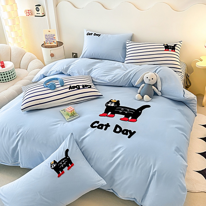 91家纺网 家纺一手货源 找家纺 大境 2024新款毛巾绣全棉纯棉学生三件套四件套 幸运猫-浅蓝