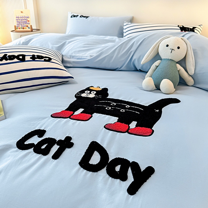 91家纺网 家纺一手货源 找家纺 大境 2024新款毛巾绣全棉纯棉学生三件套四件套 幸运猫-浅蓝