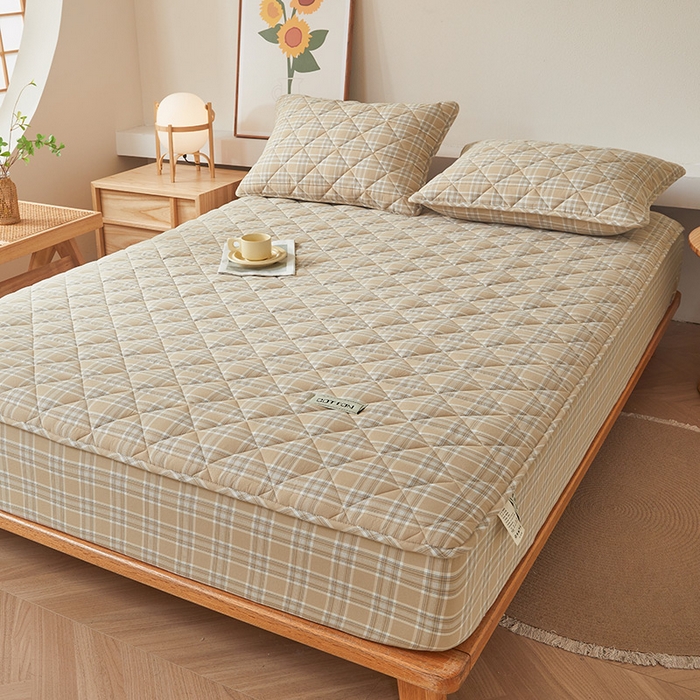 91家纺网 家纺一手货源 找家纺 3C 2024新款全棉水洗棉色织大豆夹棉抗菌床笠 花漾浅卡