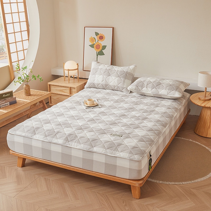 91家纺网 家纺一手货源 找家纺 3C 2024新款全棉水洗棉色织大豆夹棉抗菌床笠 椰子灰大格