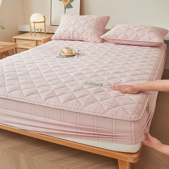 91家纺网 家纺一手货源 找家纺 3C 2024新款全棉水洗棉色织大豆夹棉抗菌床笠 半夏浅粉