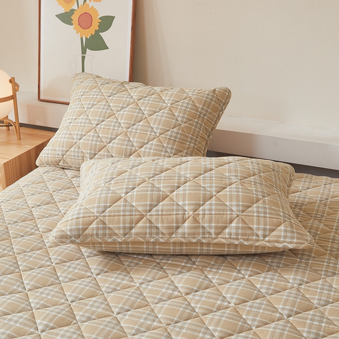 91家纺网 家纺一手货源 找家纺 3C 2024新款全棉水洗棉色织大豆夹棉抗菌床笠 花漾浅卡