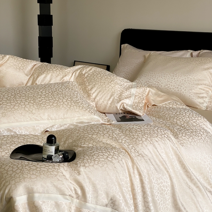 91家纺网 家纺一手货源 找家纺 MIU缪家居 2024新款100支全棉高精密金银线色织提花四件套-慵懒之豹 慵懒之豹-米金色