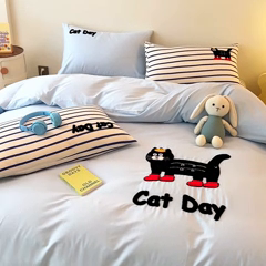 91家纺网 家纺一手货源 找家纺 大境 2024新款毛巾绣全棉纯棉学生三件套四件套 幸运猫-浅蓝