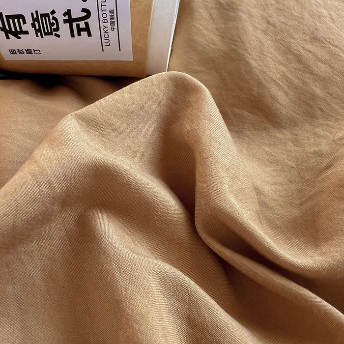 91家纺网 家纺一手货源 找家纺 贝拉梦家纺 2024新款褶皱炒鸡糯纯色水洗棉学生床三件套 焦糖