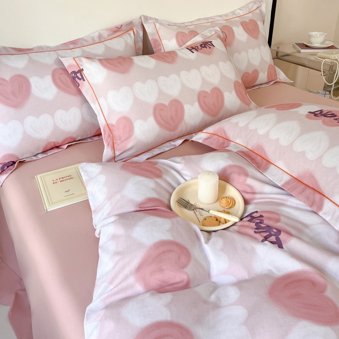 91家纺网 家纺一手货源 找家纺 艾迪尚家纺 2025新款生态全棉磨毛印花四件套 心心相印-粉