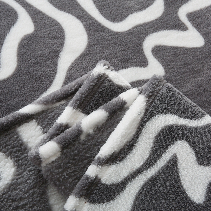 91家纺网 家纺一手货源 找家纺 巴木赫 2024新款法兰绒舒棉绒熊猫绒毛毯 鱼尾灰