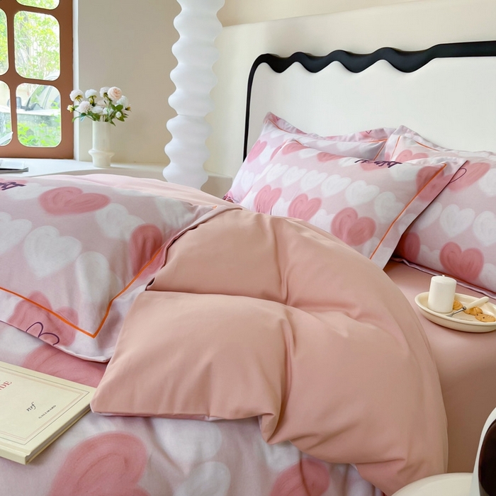 91家纺网 家纺一手货源 找家纺 艾迪尚家纺 2025新款生态全棉磨毛印花四件套--单被套 心心相印-粉