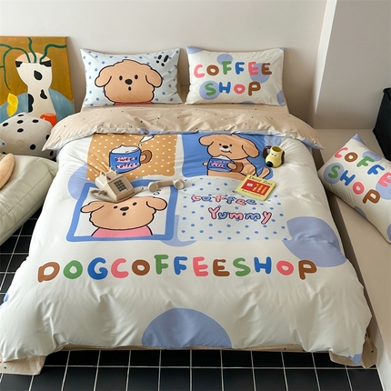 91家纺网 家纺一手货源 找家纺 桃喜 2024新款全棉大版卡通混搭四件套 小狗咖啡店蓝