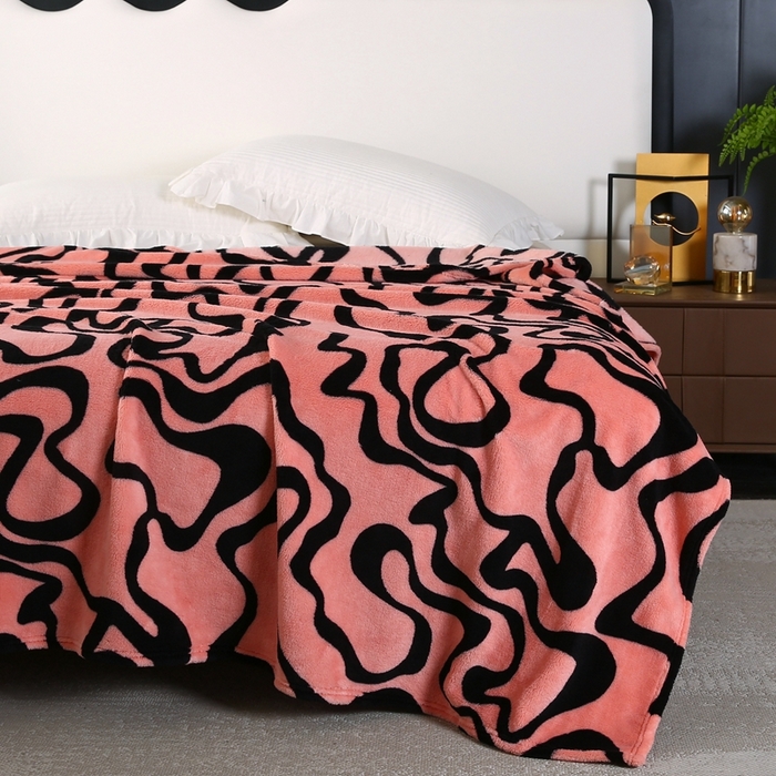 91家纺网 家纺一手货源 找家纺 巴木赫 2024新款法兰绒舒棉绒熊猫绒毛毯 妃红