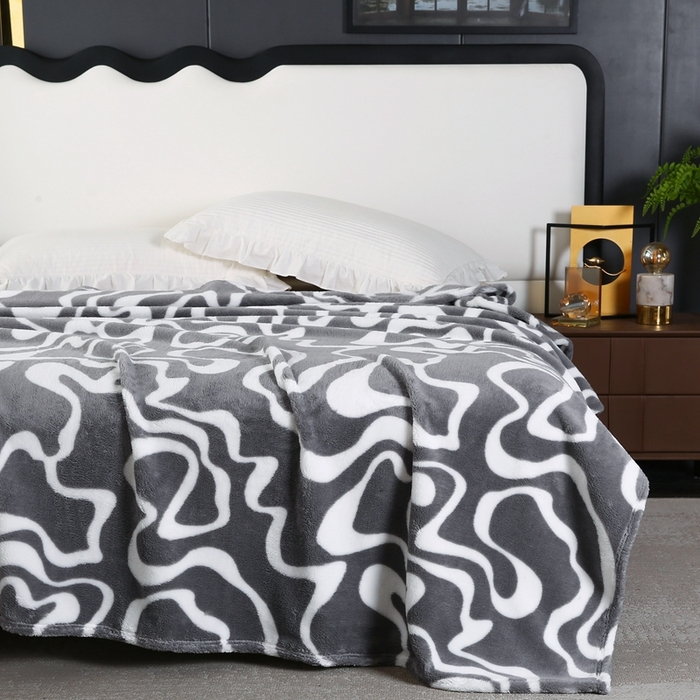 91家纺网 家纺一手货源 找家纺 巴木赫 2024新款法兰绒舒棉绒熊猫绒毛毯 鱼尾灰