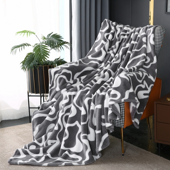 91家纺网 家纺一手货源 找家纺 巴木赫 2024新款法兰绒舒棉绒熊猫绒毛毯 鱼尾灰